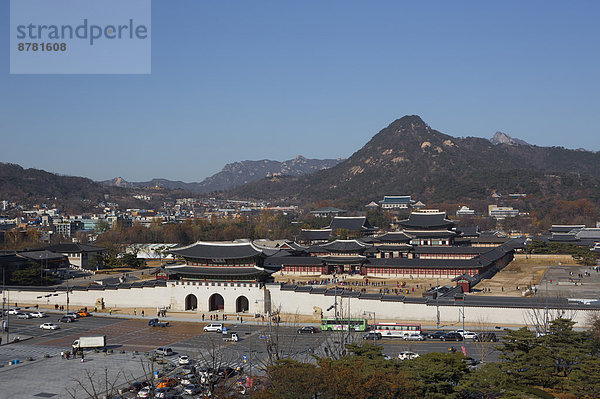 Seoul  Hauptstadt  Reise  Großstadt  Architektur  Geschichte  bunt  Palast  Schloß  Schlösser  Eingang  Sehenswürdigkeit  Tourismus  Korea  UNESCO-Welterbe  Fernsehantenne  Asien