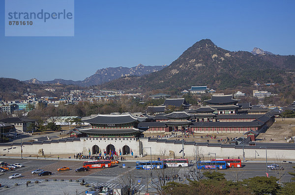Seoul  Hauptstadt  Panorama  Reise  Großstadt  Architektur  Geschichte  bunt  Palast  Schloß  Schlösser  Eingang  Sehenswürdigkeit  Tourismus  Korea  UNESCO-Welterbe  Fernsehantenne  Asien