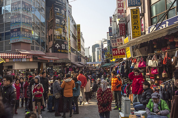 Seoul  Hauptstadt  Mensch  Menschen  Tradition  Straße  Reise  Großstadt  Stilleben  still  stills  Stillleben  bunt  kaufen  Sehenswürdigkeit  Tourismus  Korea  Asien  Markt