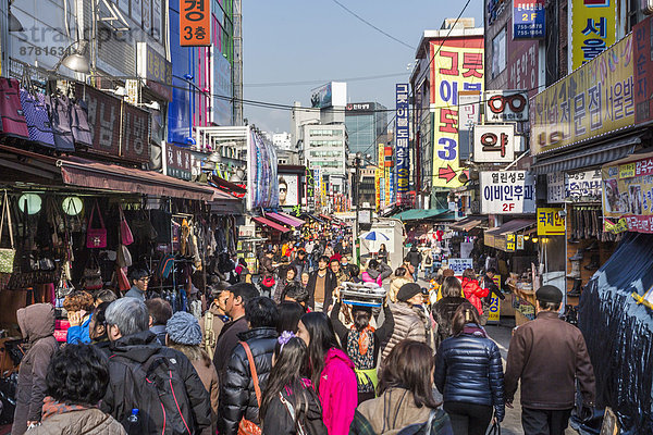 Seoul  Hauptstadt  Mensch  Menschen  Tradition  Straße  Reise  Großstadt  Menschenmenge  Stilleben  still  stills  Stillleben  bunt  kaufen  Sehenswürdigkeit  Tourismus  Korea  Asien  bevölkert  Markt
