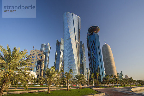 Skyline  Skylines  Zukunft  Gebäude  Reise  Großstadt  Architektur  Turm  bunt  Hochhaus  Tourismus  Naher Osten  Doha  modern  neu  World Trade Center