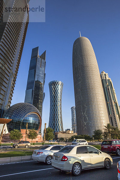 Skyline  Skylines  Zukunft  Auto  Gebäude  Reise  Großstadt  Architektur  Turm  bunt  Hochhaus  Tourismus  Naher Osten  Doha  modern  neu  World Trade Center