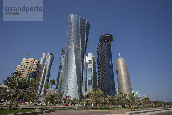 Skyline  Skylines  Wasser  Zukunft  Reise  Großstadt  Architektur  bunt  Hochhaus  Tourismus  Naher Osten  Bucht  Doha  Westen  World Trade Center
