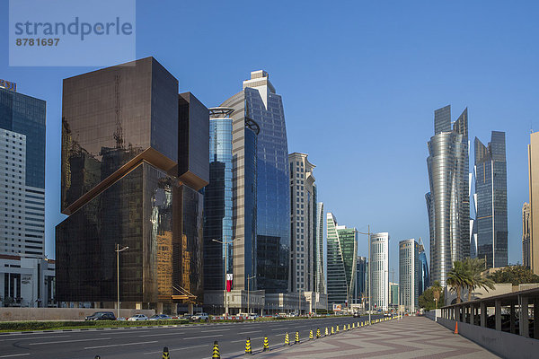leer Skyline Skylines Zukunft Straße Reise Großstadt Architektur bunt Hochhaus Tourismus Naher Osten Allee Doha