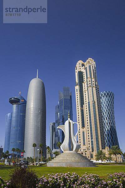 Skyline  Skylines  Teekanne  Zukunft  grün  Reise  Großstadt  Architektur  bunt  Monument  Hochhaus  Tourismus  Naher Osten  Bucht  Doha  Tee  World Trade Center