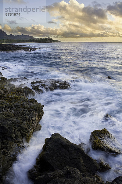Schiffswrack  nahe  Winter  Strand  Steilküste  Sonnenaufgang  Brandung  Meer  Hawaii  Kauai