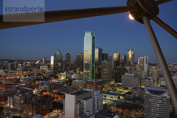Vereinigte Staaten von Amerika  USA  Dach  Amerika  Abend  Großstadt  Nordamerika  Ansicht  Terrasse  Dallas  Innenstadt  Abenddämmerung  Texas