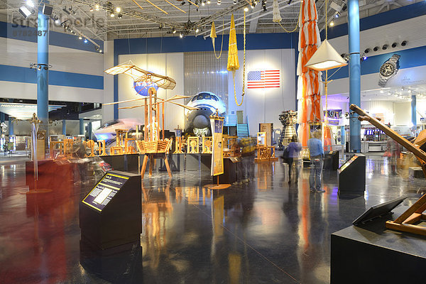 Vereinigte Staaten von Amerika  USA  Amerika  Halle  Museum  Veranstaltung  Rakete  Raumschiff  Raumfähre