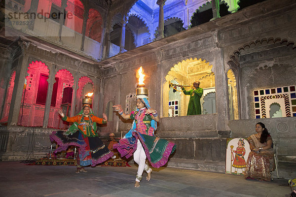 Tradition  zeigen  tanzen  Tänzer  Museum  Asien  Folklore  Indien  Rajasthan  Show  Udaipur