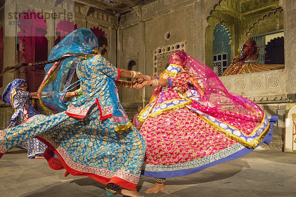 Tradition  zeigen  tanzen  Tänzer  Museum  Asien  Folklore  Indien  Rajasthan  Show  Udaipur