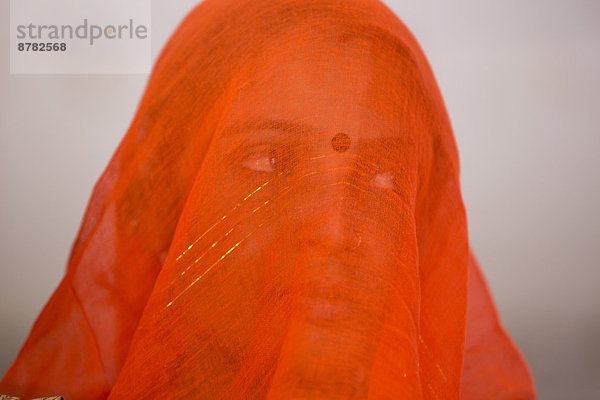 Portrait  Frau  Tradition  rot  Indien  indische Abstammung  Inder  Asien  Schleier