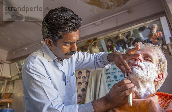 Mann  arbeiten  europäisch  Beruf  Friseur  schneiden  Asien  Indien
