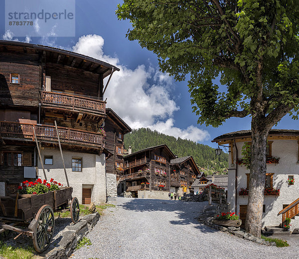 Europa Tradition Sommer Stadt Dorf Chalet Blockhaus antik Schweiz Holzhäuser