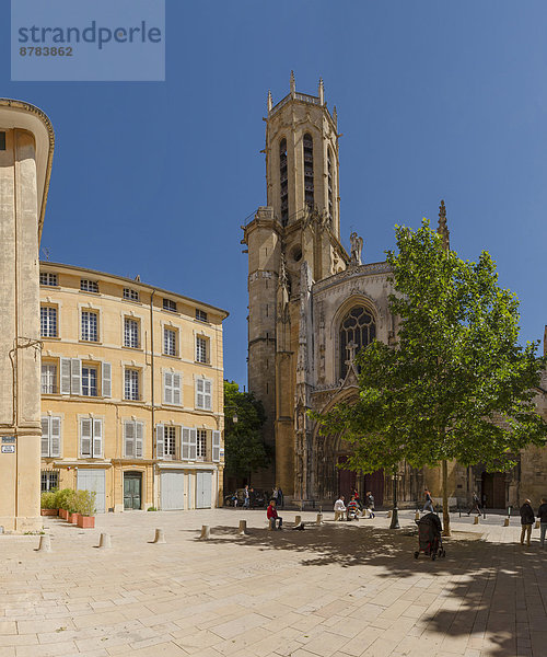 Frankreich Europa Mensch Menschen Baum Wald Kirche Kathedrale Holz Aix-en-Provence Kloster