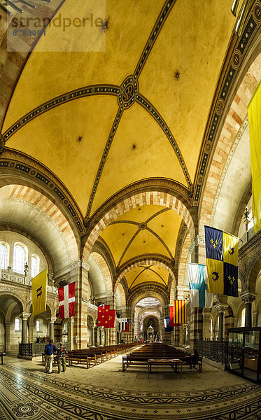 Frankreich  Europa  Innenaufnahme  Kirche  Marseille  Kloster