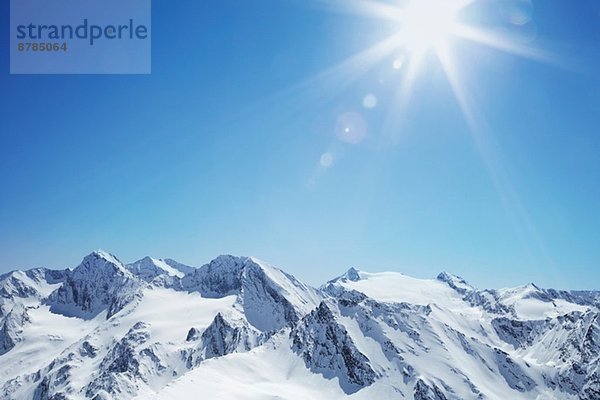 Blick auf die verschneite Bergkette  Hochgurgi  Österreich