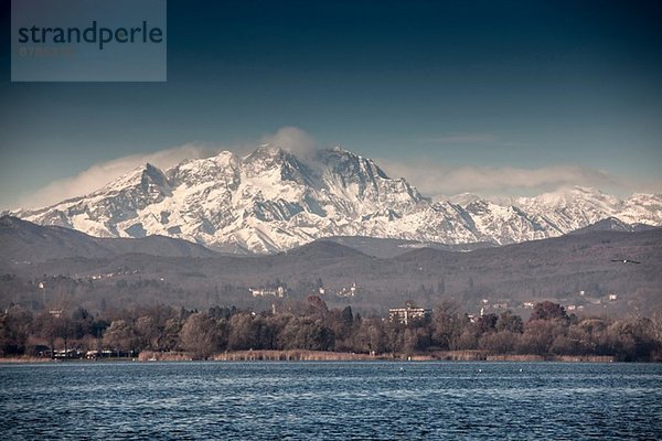 Berg Rosa hinter dem Lago Maggiore  Arona  Italien