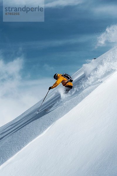 Mittlerer Erwachsener  männlicher Skifahrer  Abfahrt  Obergurgl  Österreich