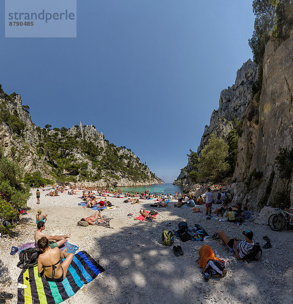 Frankreich  Europa  Berg  Mensch  Menschen  Strand  Sommer  Landschaft  Meer  Calanque  Cassis