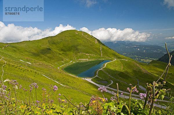 Europa  See  Alpen  Schotterstrasse  künstlich  Bayern  Deutschland  Stausee