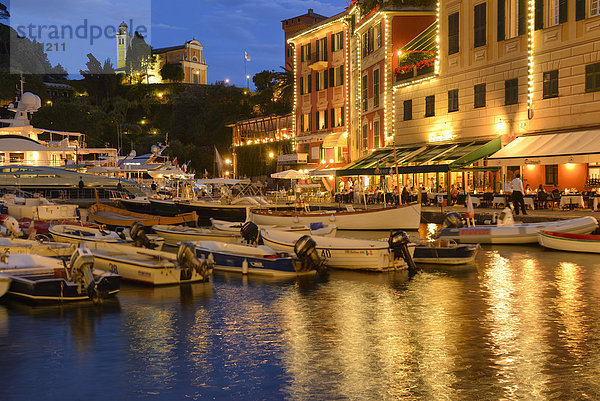 Großstadt Beleuchtung Licht Jachthafen Abenddämmerung Italien Portofino