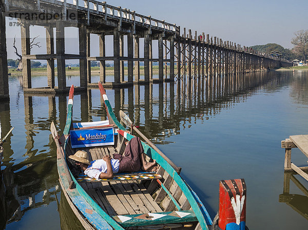Skyline Skylines Reise schlafen Spiegelung See Boot Brücke Fluss Holz Myanmar Amarapura Asien