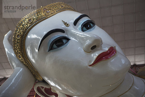liegend liegen liegt liegendes liegender liegende daliegen Beauty bunt Religion groß großes großer große großen Tourismus Myanmar Asien Buddha Buddhismus zurücklehnen