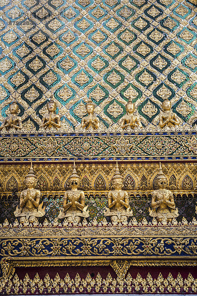 Bangkok  Hauptstadt  Detail  Details  Ausschnitt  Ausschnitte  Reise  Architektur  Geschichte  Wahrzeichen  bunt  Monarchie  Palast  Schloß  Schlösser  Tourismus  Wachmann  UNESCO-Welterbe  Asien  Thailand