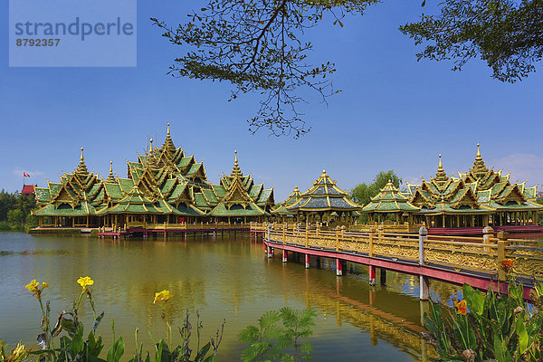Bangkok  Hauptstadt  Tradition  grün  Reise  Spiegelung  Architektur  bunt  Brücke  Kultur  Tourismus  einfühlsam  antik  Asien  Messehalle  Thailand