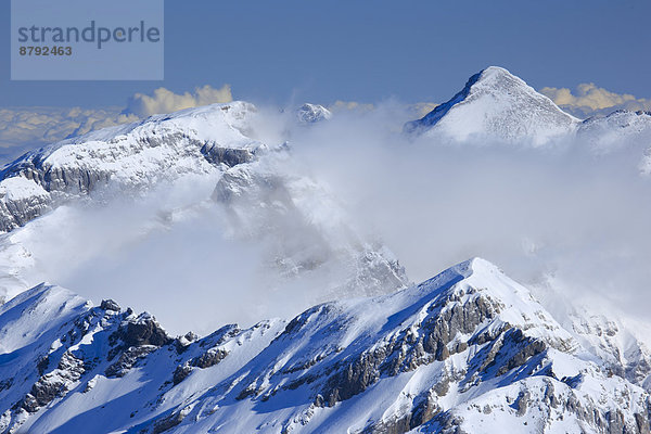 blauer Himmel  wolkenloser Himmel  wolkenlos  Panorama  Europa  Schneedecke  Berg  Winter  Wolke  Himmel  Schnee  Nebel  Alpen  blau  Ansicht  Sonnenlicht  Westalpen  Bergmassiv  schweizerisch  Schweiz
