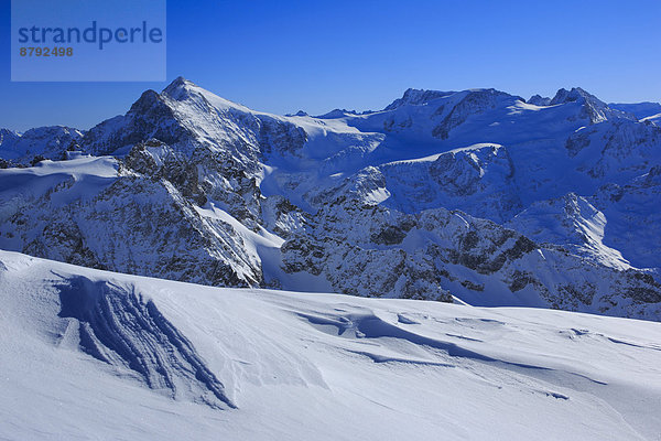 blauer Himmel  wolkenloser Himmel  wolkenlos  Panorama  Europa  Schneedecke  Berg  Winter  Wolke  Himmel  Schnee  Alpen  blau  Ansicht  Sonnenlicht  Berner Alpen  Westalpen  Bergmassiv  schweizerisch  Schweiz