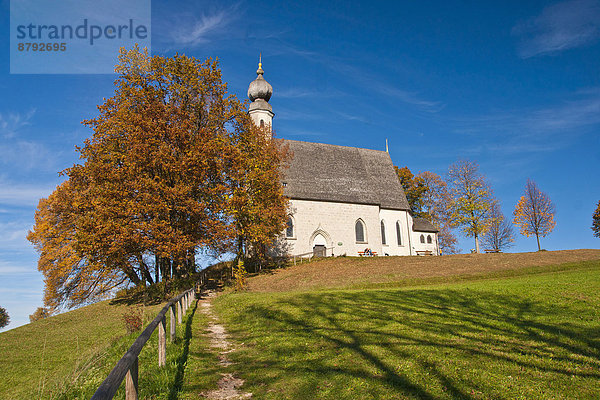 Europa  Vertrauen  Stadt  Großstadt  Kirche  Religion  Bayern  Kapelle  Chiemgau  Deutschland  Oberbayern