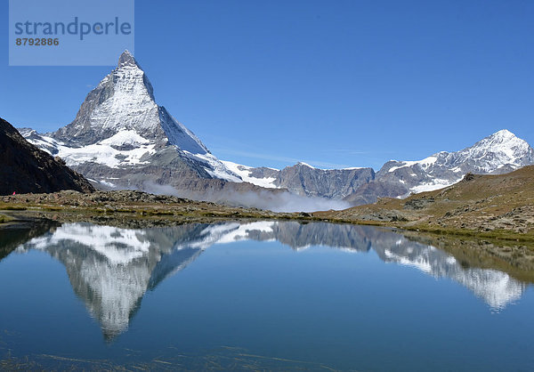 blauer Himmel  wolkenloser Himmel  wolkenlos  Felsbrocken  Wasser  Europa  Berg  Sport  Sommer  Spiegelung  See  Eis  Natur  Matterhorn  Gletscher  Alpen  Sonnenlicht  schweizerisch  Schweiz  Zermatt