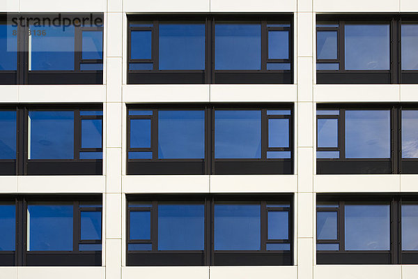 Fassade Hausfassade Muster bauen Fenster Glas Wohnhaus Industrie Konzept Gebäude Architektur Abstraktion Hintergrund modern Schnittmuster Hausfassade
