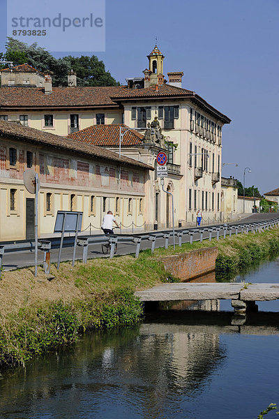Italien  Lombardei  Cassinette di Lugagnano  Canale Scolmatore mit alten Villen