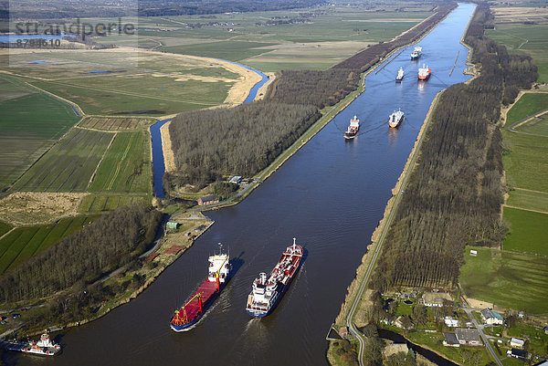 Schiffsverkehr auf dem Nord-Ostsee-Kanal  Brunsbüttel  Schleswig-Holstein  Deutschland