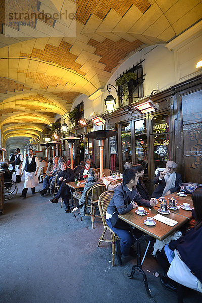 Restaurant  Straßencafé Brasserie Mutzig  Place des Vosges  jüdisches Viertel Le Marais  Paris  Île-de-France  Frankreich