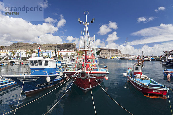 Fischerboote am Hafen  Puerto de Mogán  Gran Canaria  Kanarische Inseln  Spanien