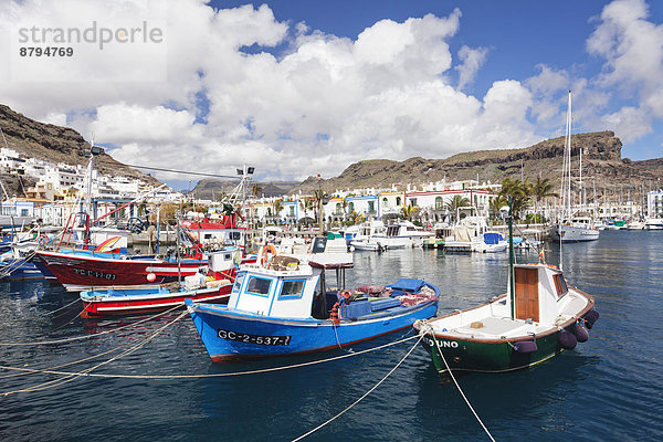 Fischerboote am Hafen  Puerto de Mogán  Gran Canaria  Kanarische Inseln  Spanien