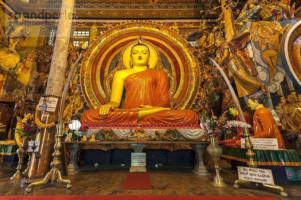 Colombo  Hauptstadt  Statue  groß  großes  großer  große  großen  fünfstöckig  Buddhismus  Asien  Sri Lanka