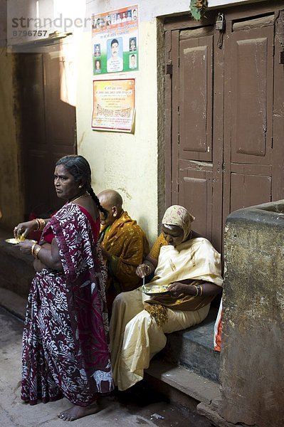 Mensch  Menschen  Gasse  Großstadt  Indianer  Heiligkeit  Varanasi  Mittagessen