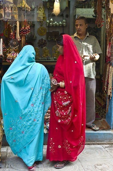Frau  sehen  Fenster  Großstadt  Schmuck  Indianer  Laden  Varanasi