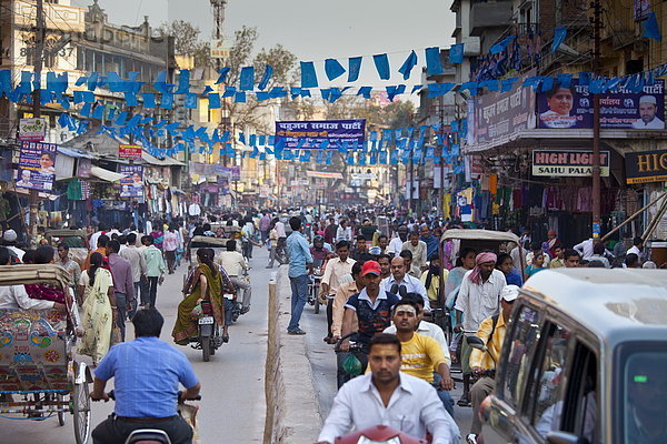 Straße  Großstadt  Stilleben  still  stills  Stillleben  Heiligkeit  Festival  Varanasi  bevölkert