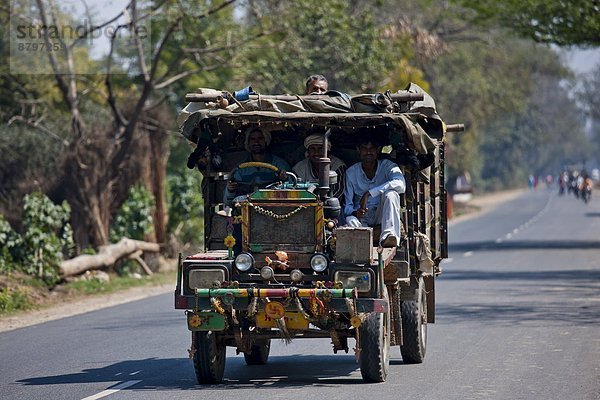 Farbaufnahme Farbe arbeiten Reise Lastkraftwagen Helligkeit Indien indische Abstammung Inder Agra Uttar Pradesh