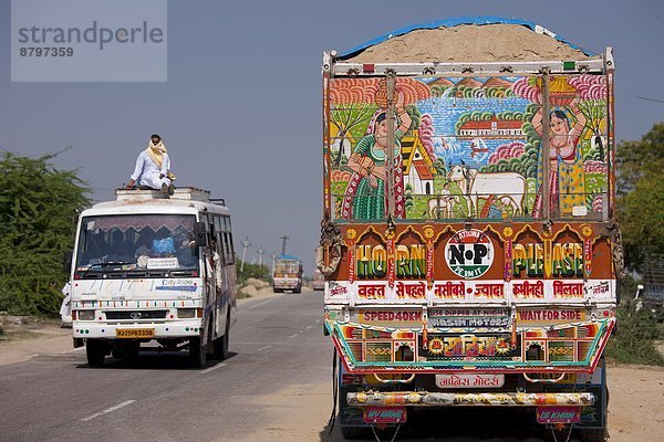 Fernverkehrsstraße  Stilleben  still  stills  Stillleben  Dekoration  Lastkraftwagen  Rajasthan