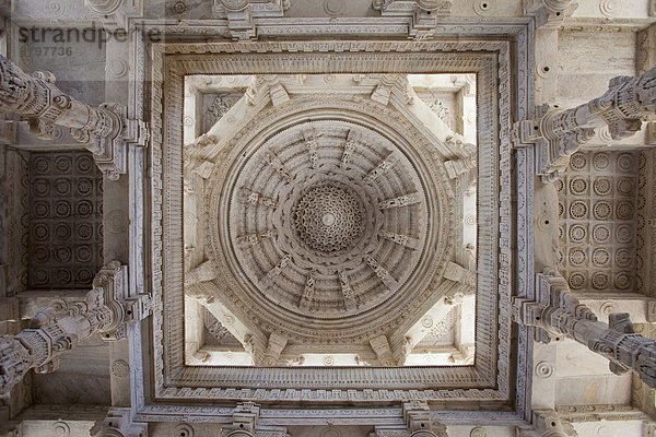 Kuppel  Detail  Details  Ausschnitt  Ausschnitte  Halle  Mittelpunkt  Decke  Ortsteil  Kuppelgewölbe  Rajasthan