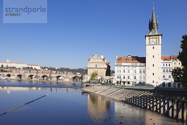 entfernt  Prag  Hauptstadt  Europa  Palast  Schloß  Schlösser  über  Brücke  Fluss  Museum  Tschechische Republik  Tschechien  Ansicht  Moldau  Böhmen  Ortsteil