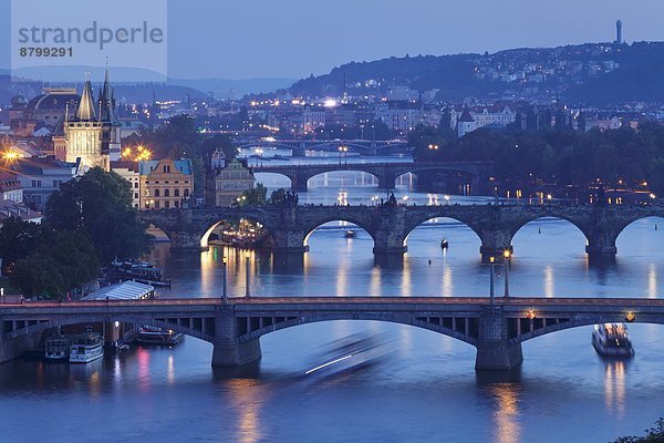 Prag  Hauptstadt  Europa  über  Stadt  Brücke  Fluss  Tschechische Republik  Tschechien  Moldau  UNESCO-Welterbe  Böhmen  alt