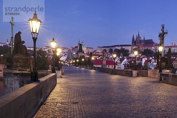 Prag  Hauptstadt  beleuchtet  Europa  Palast  Schloß  Schlösser  Brücke  Tschechische Republik  Tschechien  UNESCO-Welterbe  Böhmen  Ortsteil  Hradschin