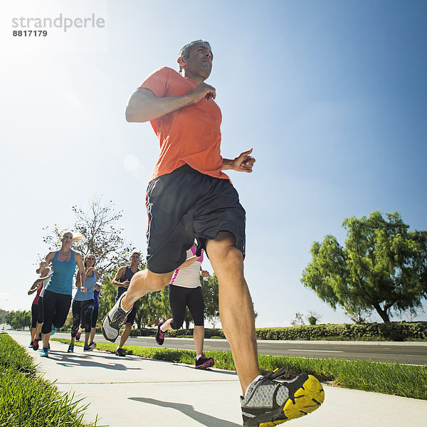 Außenaufnahme  Zusammenhalt  Mensch  Menschen  joggen  freie Natur